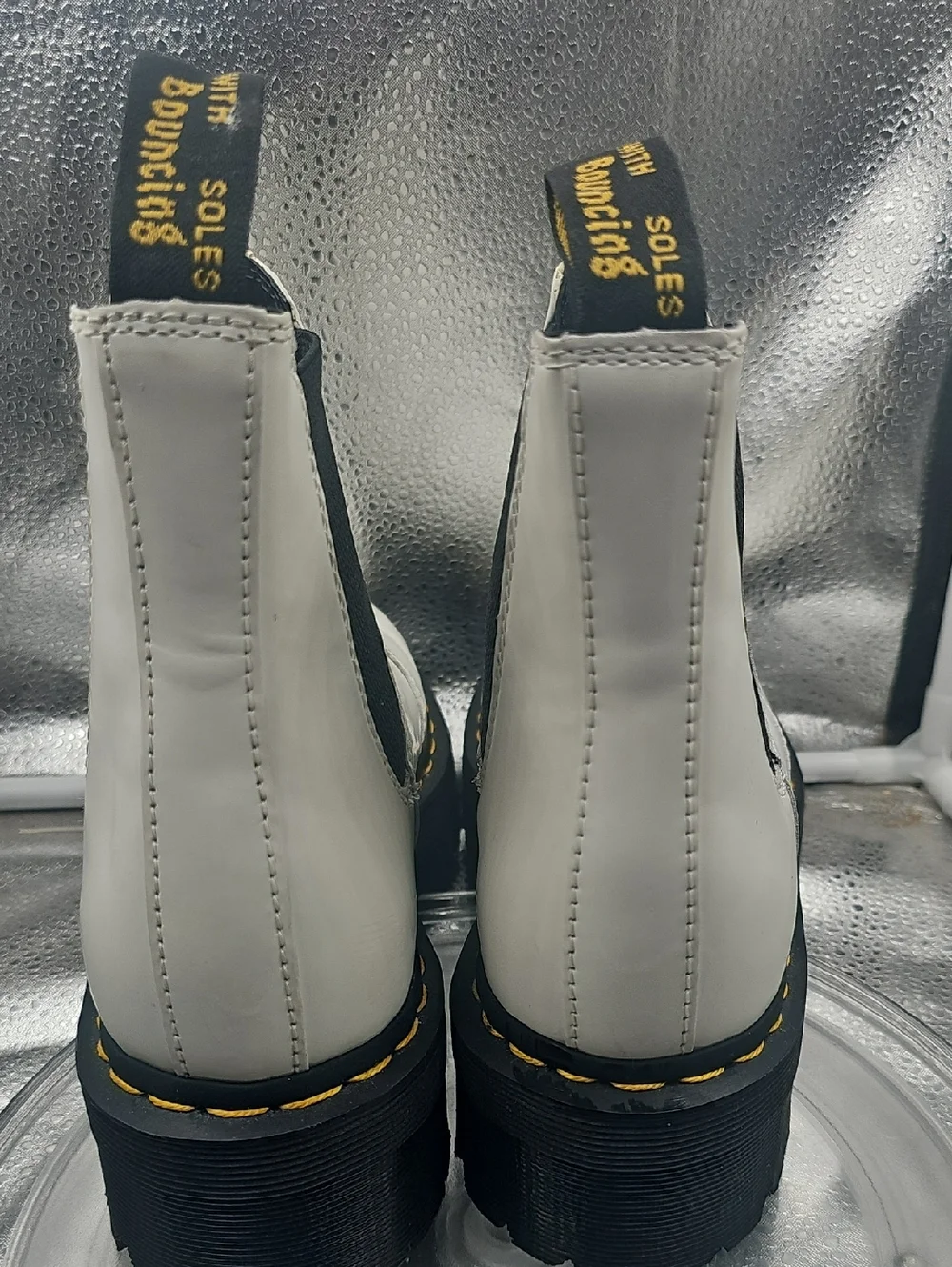 P Dr. Martens White Leather Softy-T 2976 Chelsea Boots New W/O tags Black Sole - Picture 8 of 14
